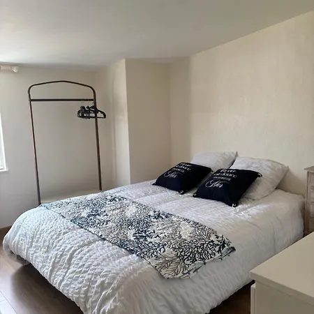 Maison Familiale Avec Jardin Clos,dans Un Quartier Calme 吉伦特河畔梅谢尔
