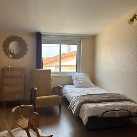 Maison Familiale Avec Jardin Clos,dans Un Quartier Calme 吉伦特河畔梅谢尔